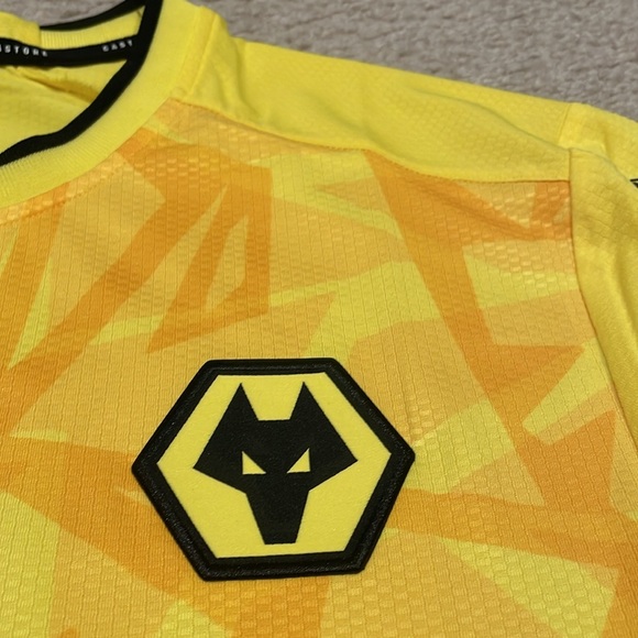 Castore Wolves Men's Pro Third Goalkeeper jersey Long Sleeve size L NWT - Picture 3 of 7